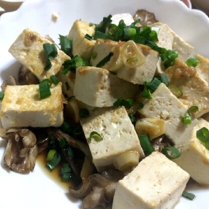 粉チーズまぶした豆腐カリッ。ガリバタ醤油で美味しく食べれました。(*^^*)
